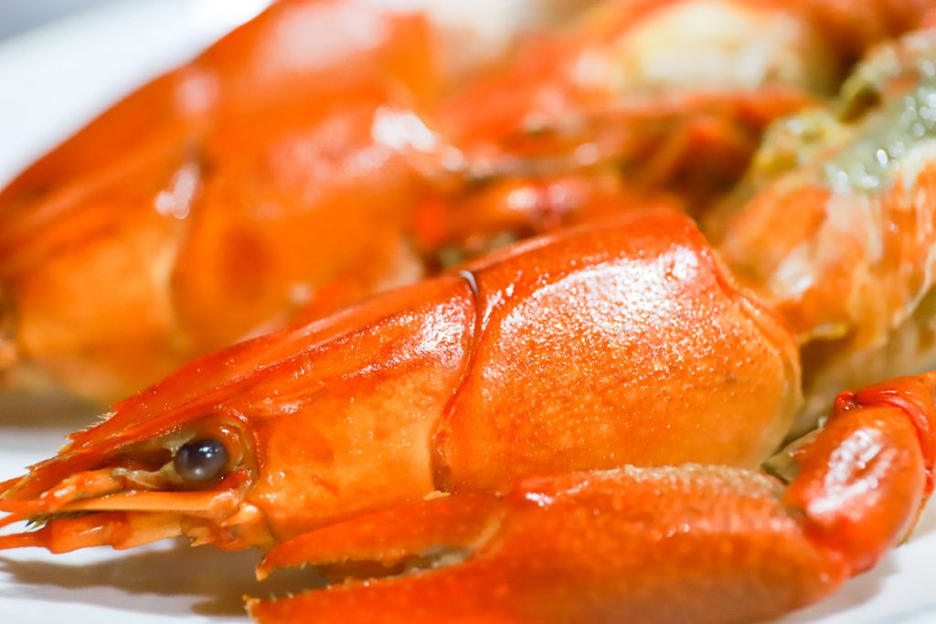 海鲜自助餐出锅的大虾14